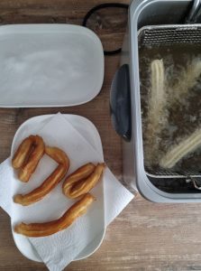 Churros cuits en friteuse