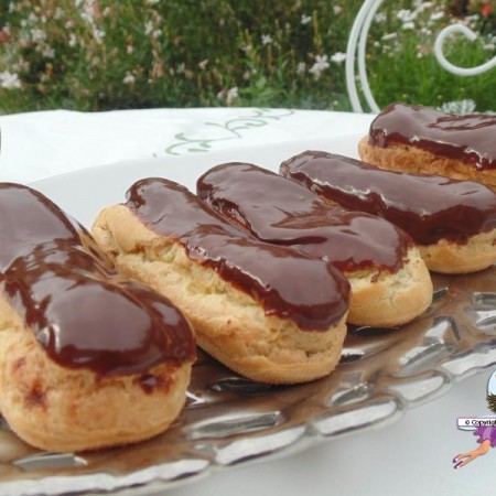 éclairs et glaçage chocolat