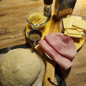 Ingrédients de pizza façon raclette