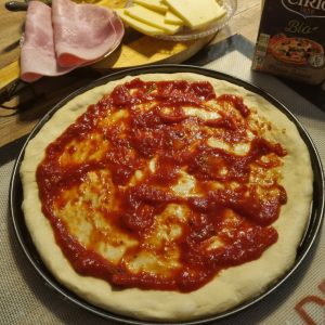 Pizza à la sauce tomate pizza Cirio