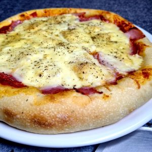 Pâte à pizza moelleuse garnie façon raclette
