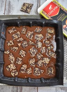 brownie noisettes et amandes dans le moule