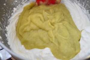 préparation de la chantilly rhubarbe pour charlotte