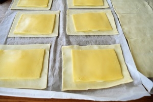 fromage Edam sur pâte feuilletée
