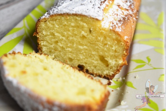 coupe du cake citron vert et jaunes d'oeufs