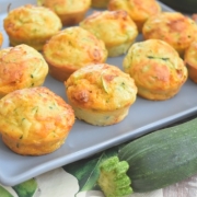 les muffins avec courgette râpée et dés de chorizo