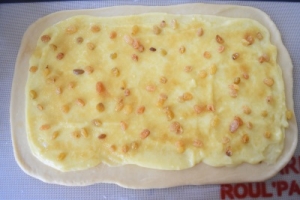 crème, cassonade et raisins