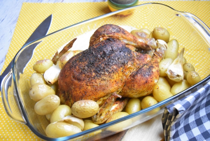 Poulet rôti et pommes de terre grenaille - plat complet