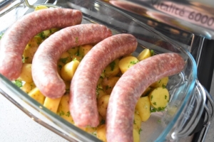 saucisses fraîches et pommes de terre à l'Omnicuiseur