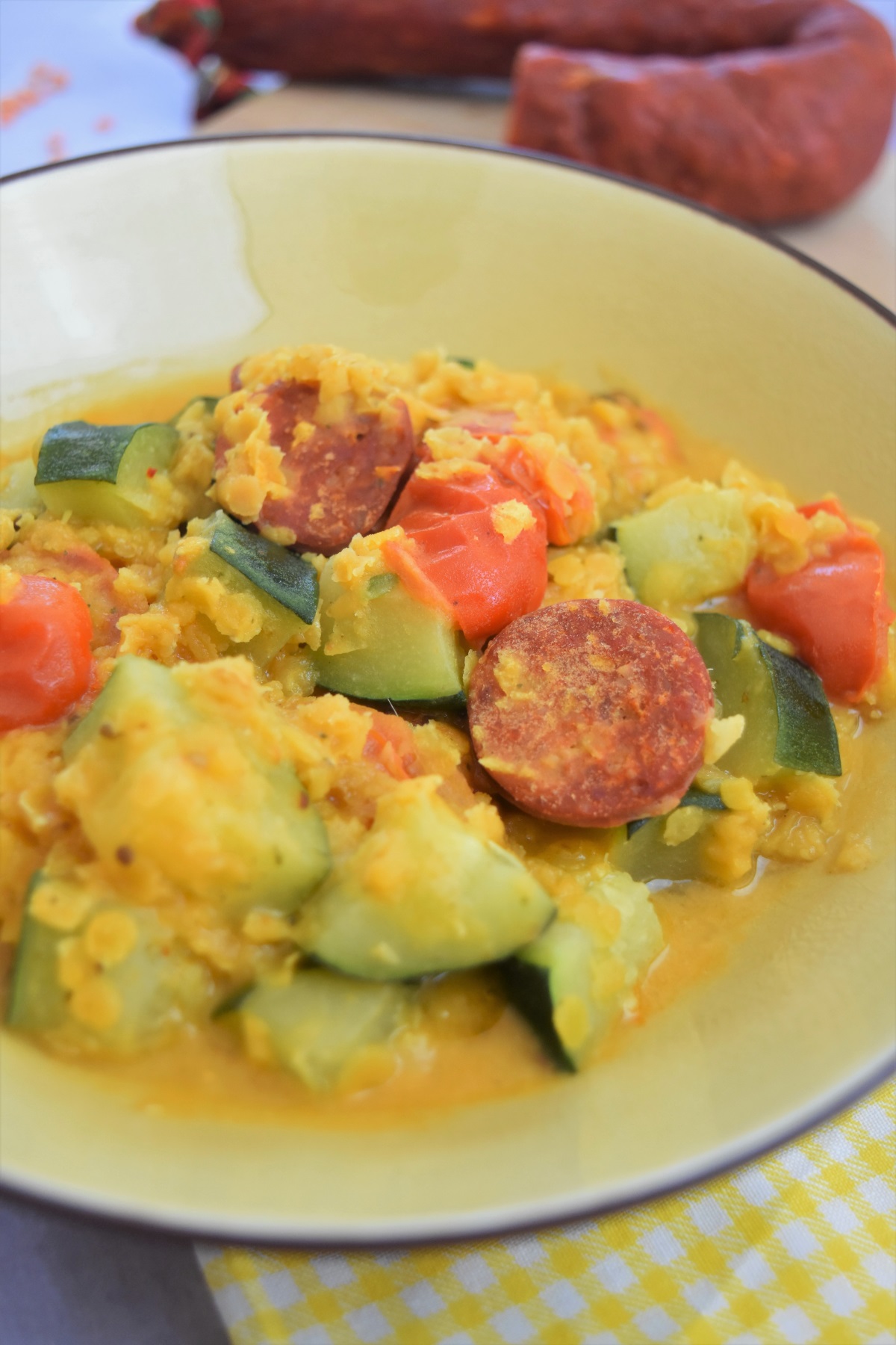 Dahl aux lentilles corail, chorizo et courgette