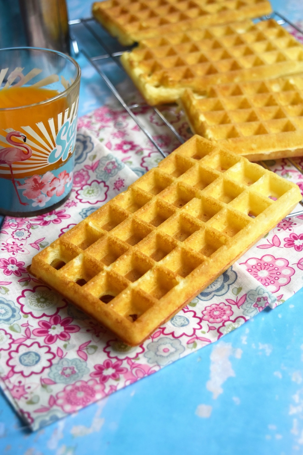 une gaufre à la crème dorée