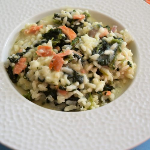 assiette de risotto saumon et épinards