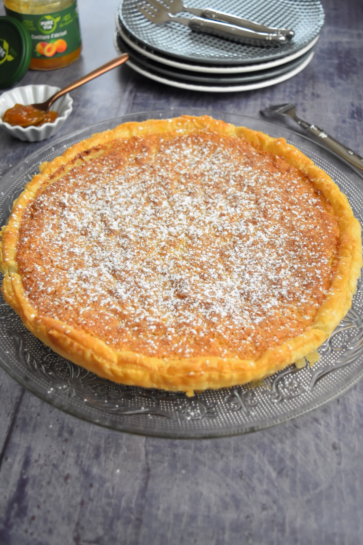 Tarte amandine avec la confiture d'abricot