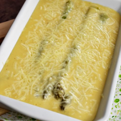 Asperges vertes à la sauce mornay et gratinées