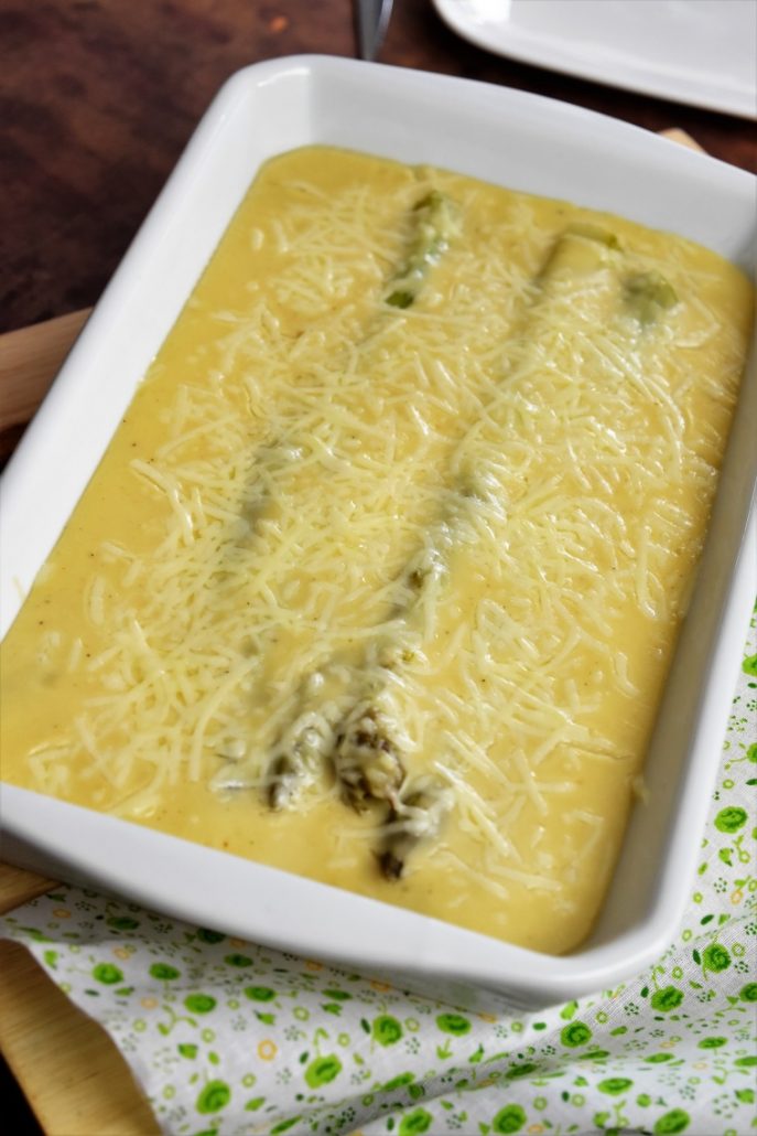 Asperges vertes à la sauce mornay et gratinées