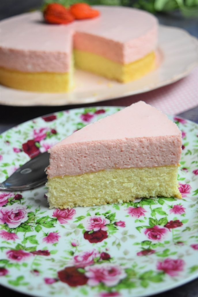 Part de gâteau nuage aux fraises