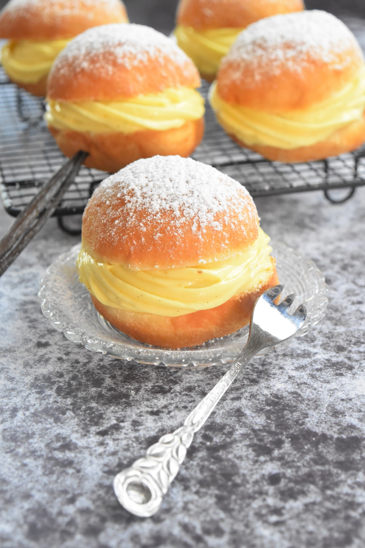 Boules de Berlin à la crème pâtissière