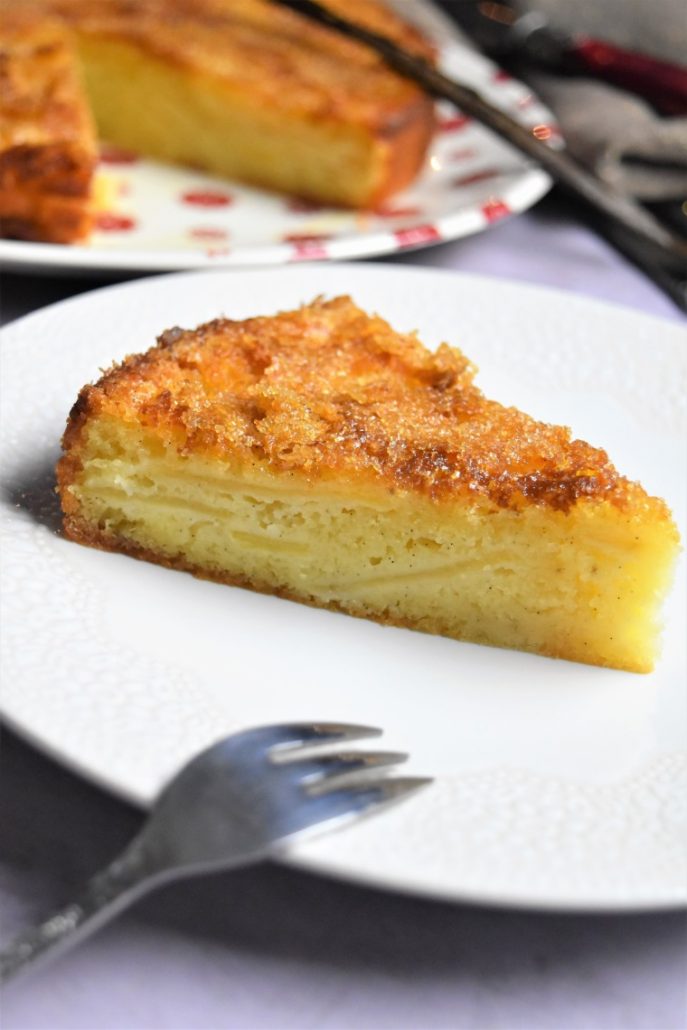 Part de gâteau aux pommes et au yaourt