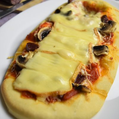 Pizza raclette et saucisson