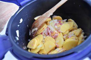 Pommes de terre, loignons, lardons