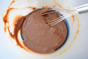 Préparation de la mousse au chocolat Milka