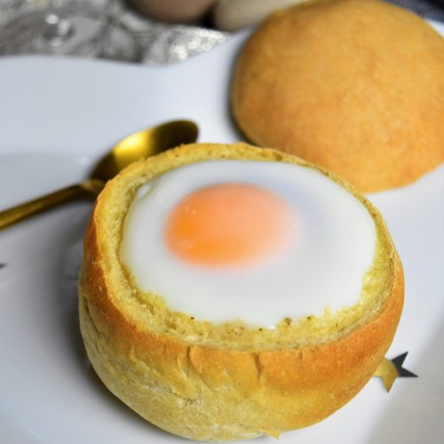 Oeuf cocotte au foie gras et pain