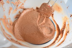 Réaliser une mousse au chocolat de Pierre Hermé