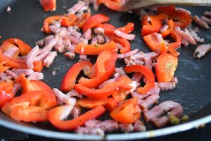 Poivron rouge et lardons grillés