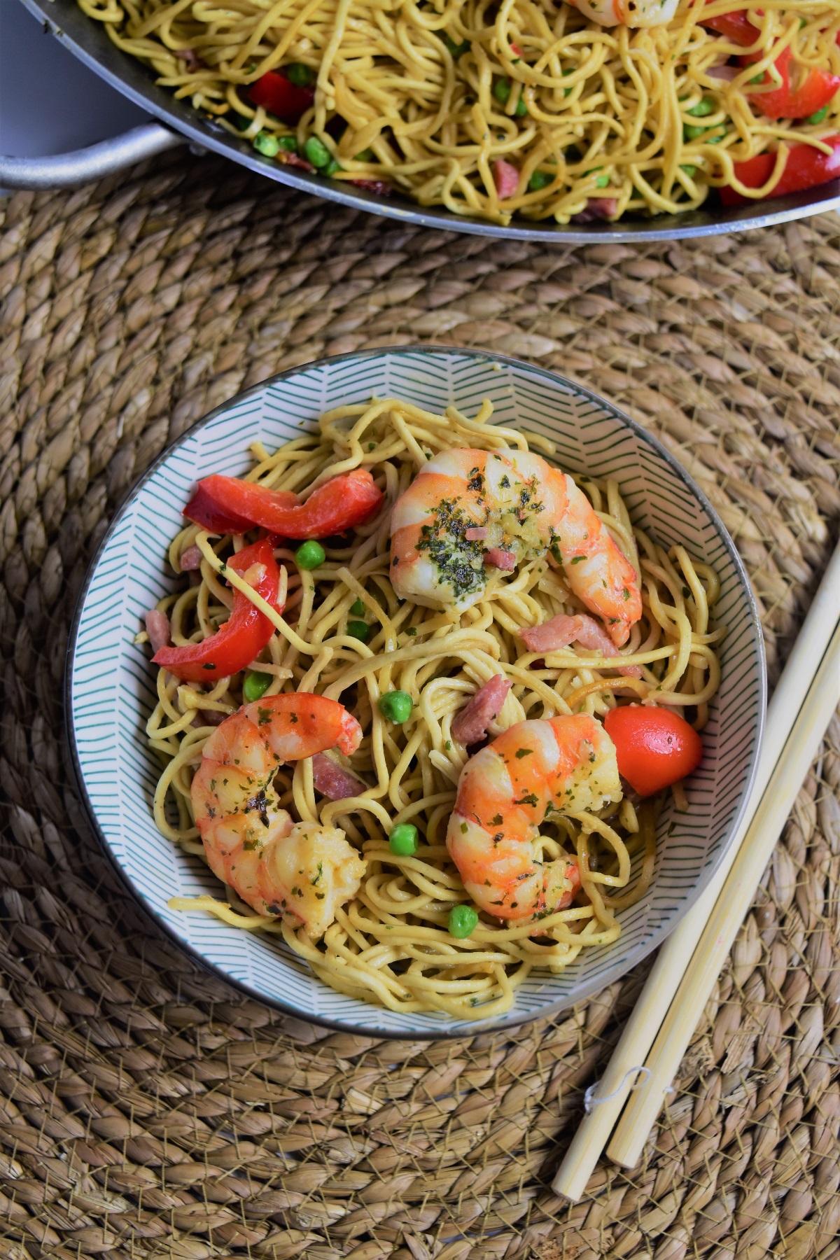 Poêlé de nouilles chinoise à la sauce de soja pour 2 personnes - Recettes -  Elle à Table