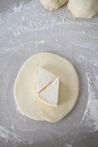 Cheese naan à la vache qui rit