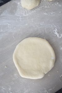 Cheese naan maison