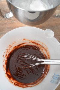 Faire la mousse au chocolat et miel