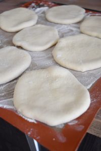 Cheese naans avant cuisson