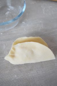 Pliage des raviolis chinois