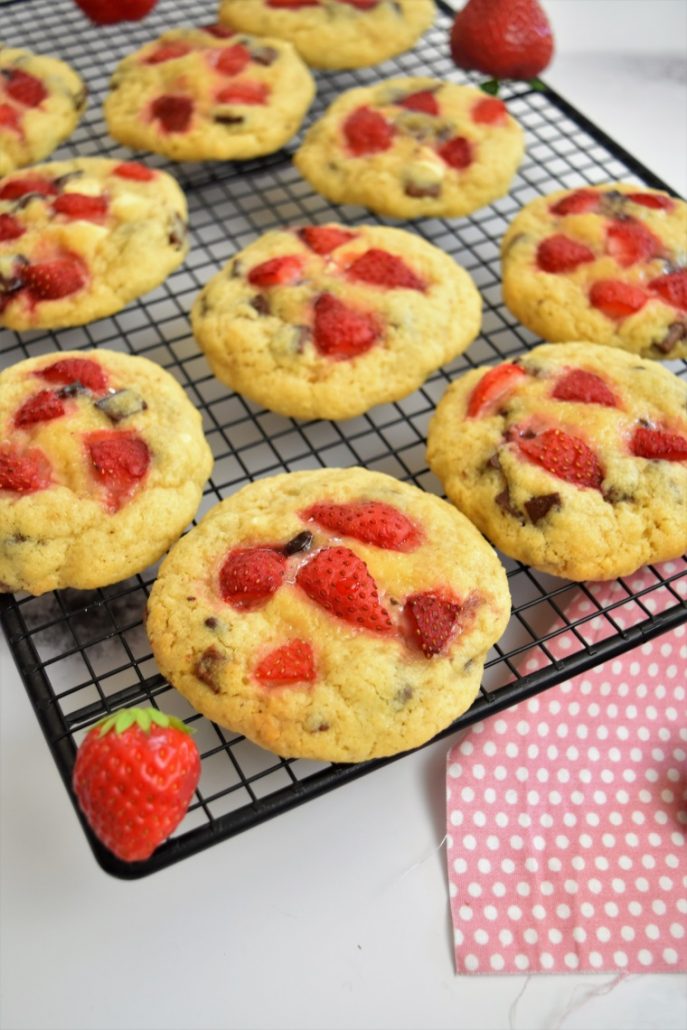 Cookies à la fraises et pépites 3 chocolats