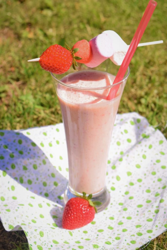 Milk-shake aux fraises et glace vanille