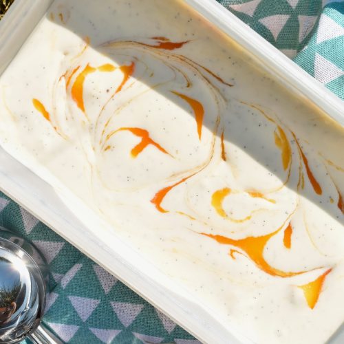 Crème glacée vanille au coulis d'abricot