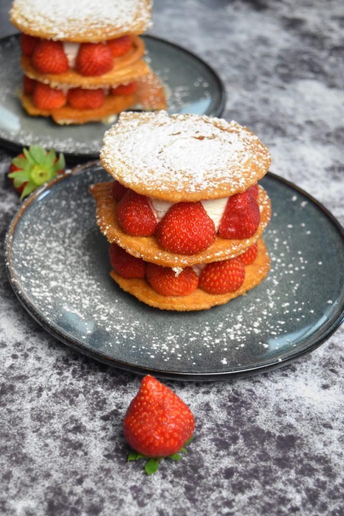 Mille feuille individuel aux fraises et chantilly