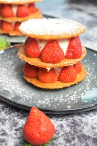 Mille feuilles aux fraises et chantilly