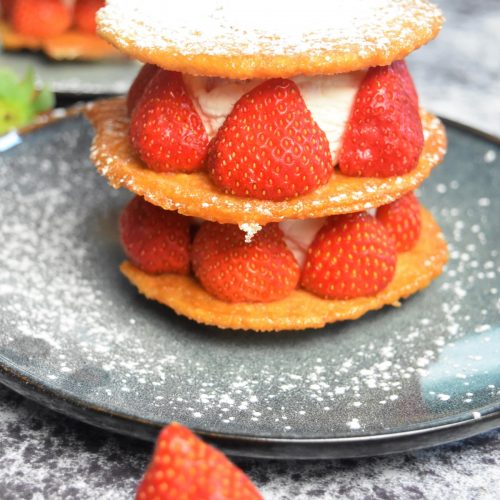 Mille feuilles aux fraises et chantilly