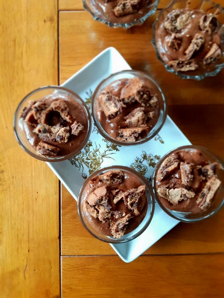 Mousses au chocolat et cookies