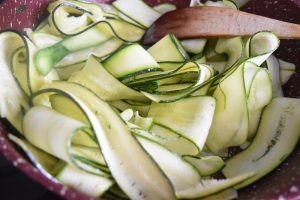 Cuisson des tagliatelles de courgettes