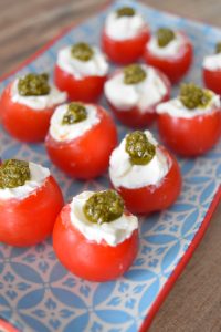 Tomate cerise au fromage frais et pesto