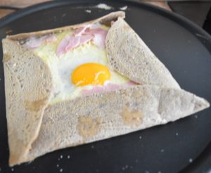 Pliage de la galette bretonne