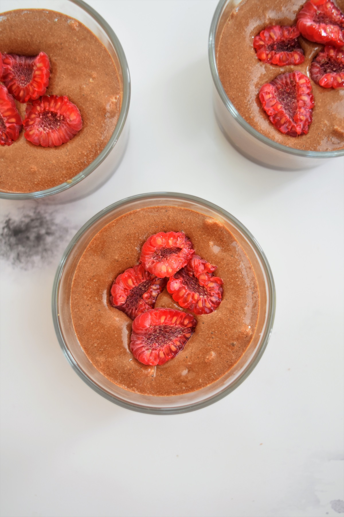 Mousse au chocolat mentholée sur framboises surprises - Recettes de cuisine  Ôdélices