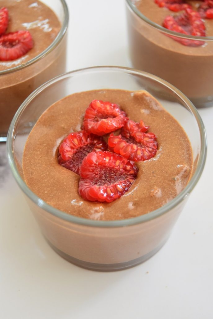 Mousse au chocolat noir et framboises de Cyril Lignac