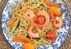Nouilles chinoises aux crevettes et légumes