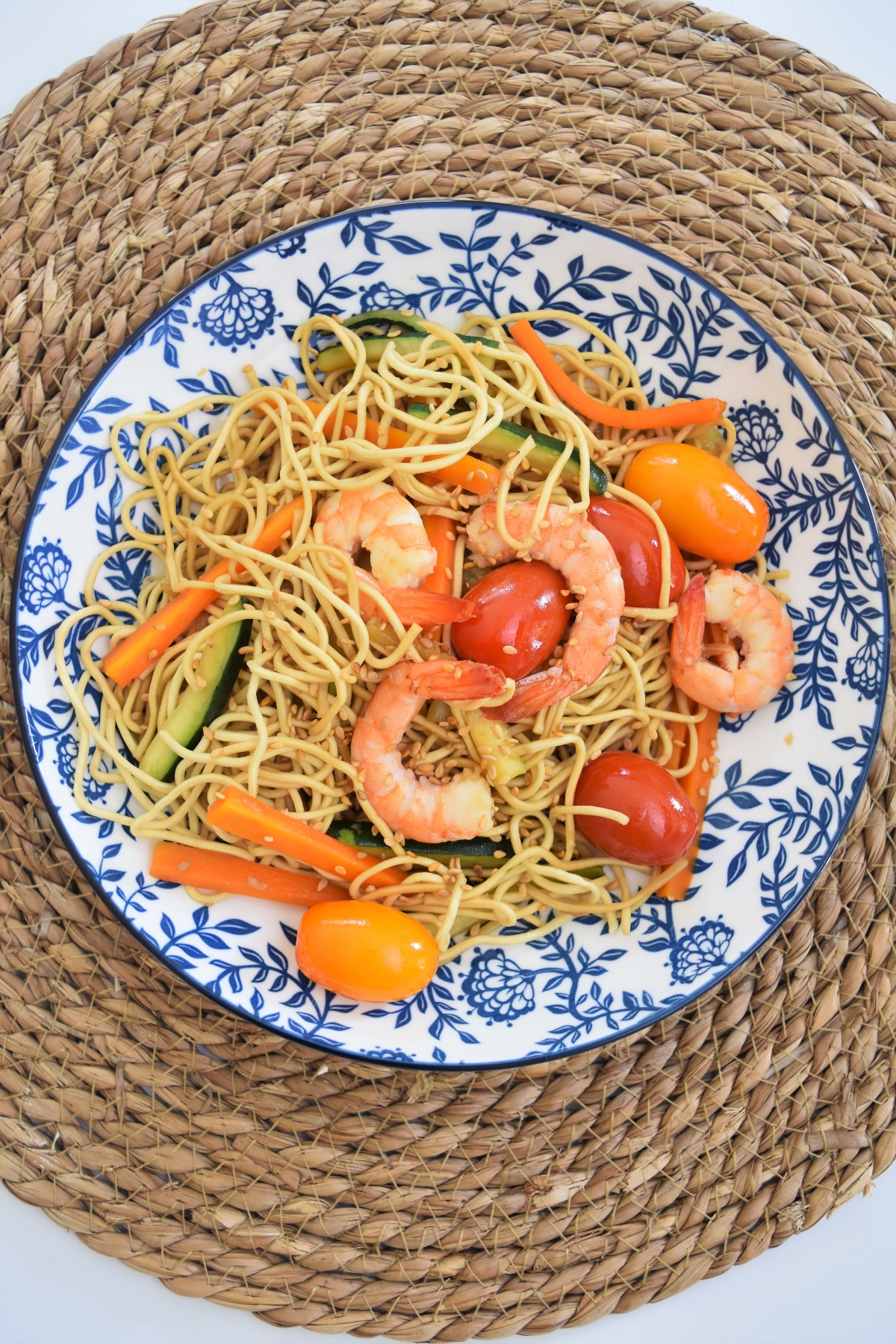 Nouilles chinoises aux crevettes et légumes