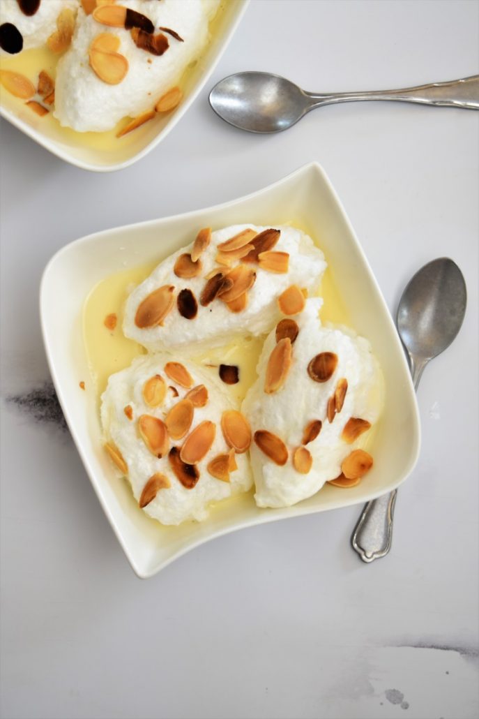 Oeufs à la neige aux amandes effilées