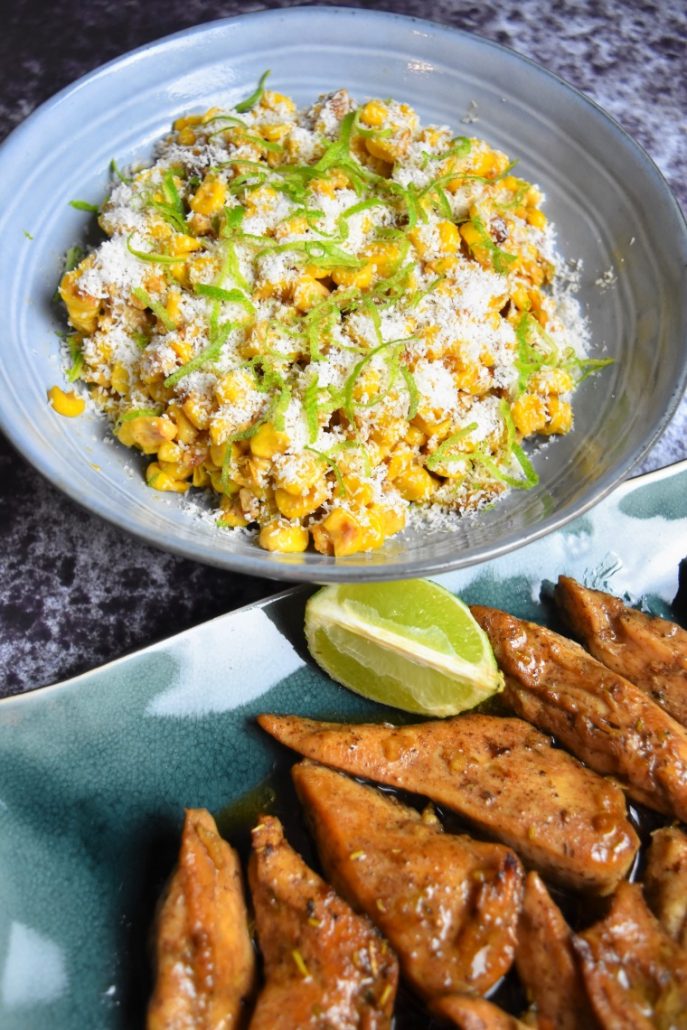 Poulet épicé et salade de maïs